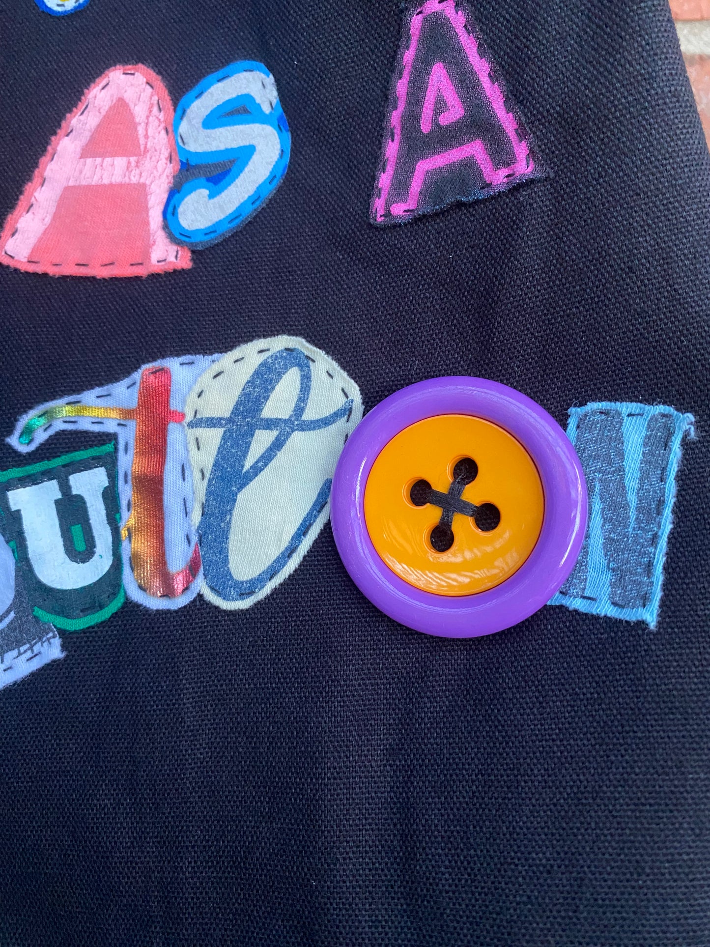 Cute As A Button Tote | Multiple Colors