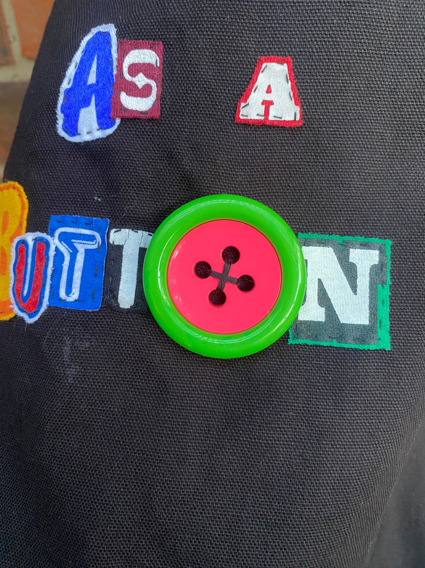 Cute As A Button Tote | Multiple Colors